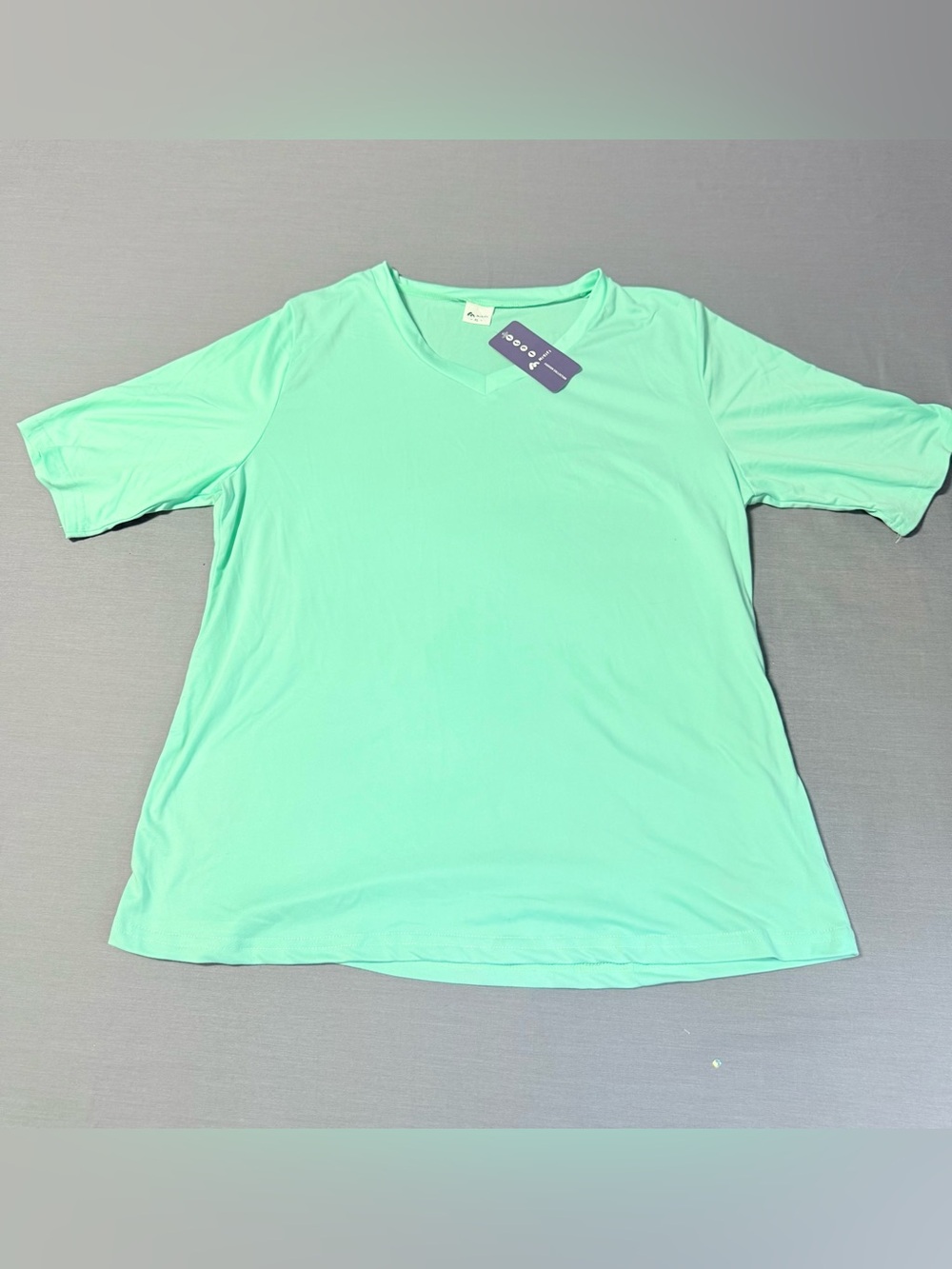 NWT Misfit Women’s Mint Green V-Neck Activewear T-Shirt, Short Sleeve, Size XL